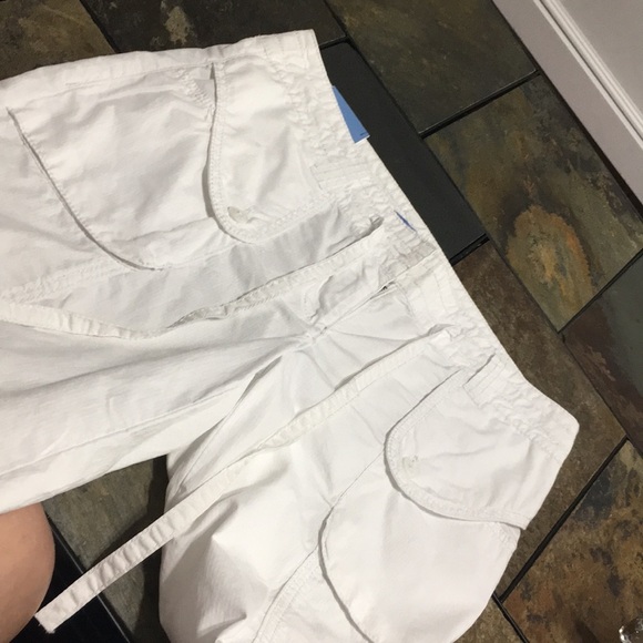 IZOD White cropped pants. NWT. Size 4 crop - Picture 5 of 8